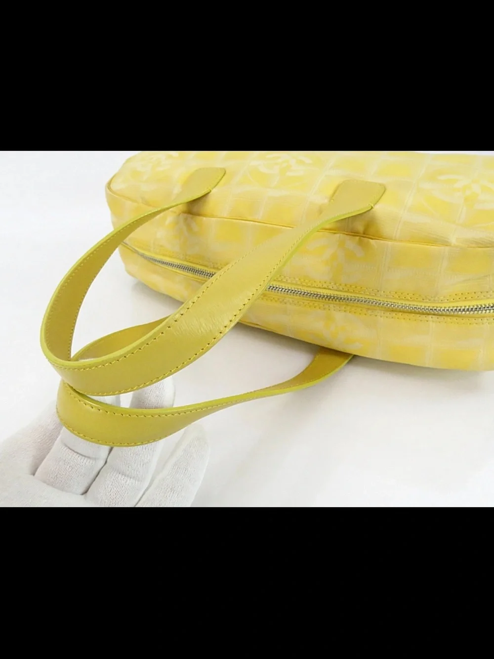 CHANEL Yellow Patterned Shoulder Bag - Picture 11 of 16